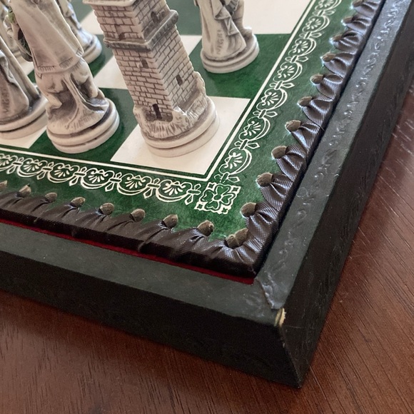 Chess Set-Self Contained. - Picture 6 of 16